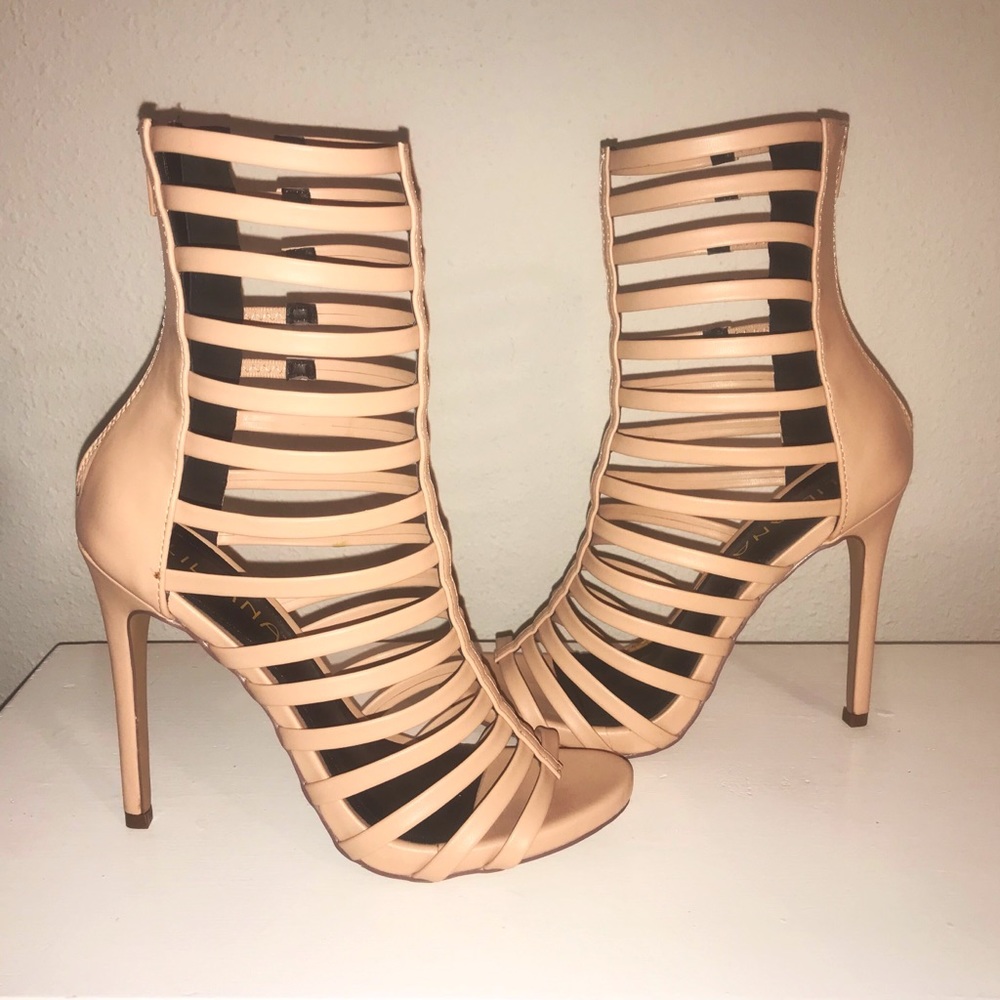 Nude heels size 6.5